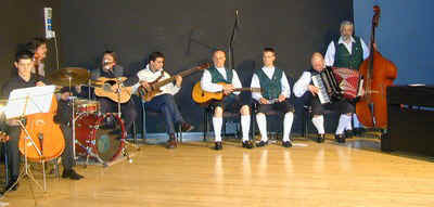 orchestra.jpg (39596 bytes)